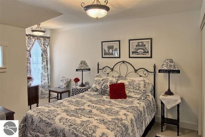 230 Wellington Street, Traverse City, MI 49686